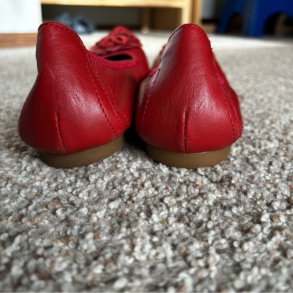 Born Red Women's Flats with Floral Detail - Picture 3 of 6